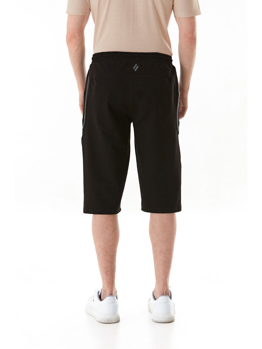 Siyah Beli Bağcıklı Çift Cepli Şort-3