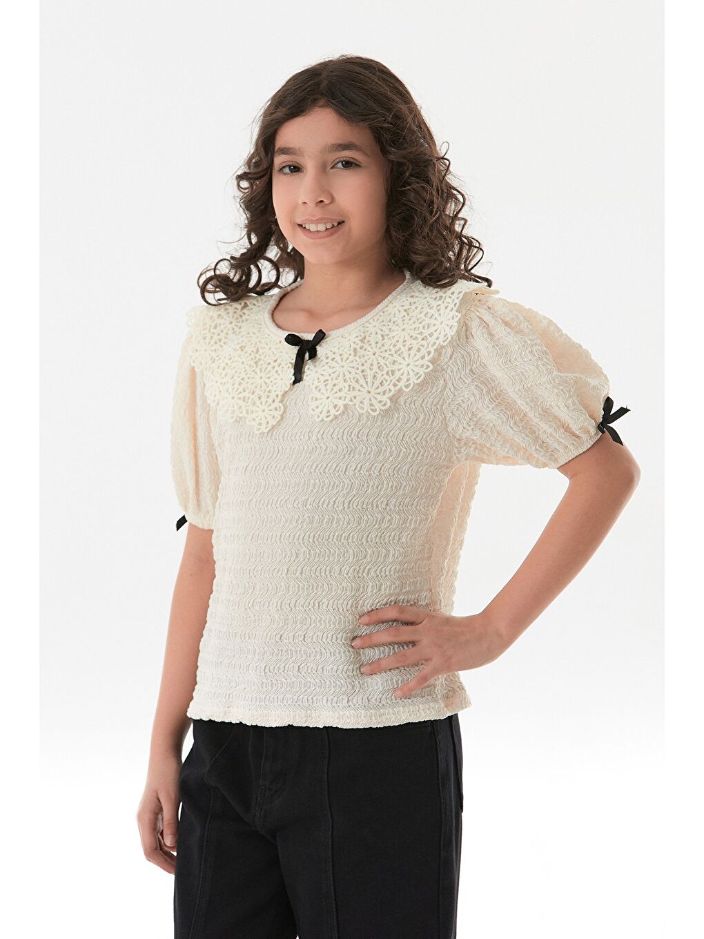Ekru Fiyonk Ve Dantel Detaylı Kız Çocuk Bluz-1