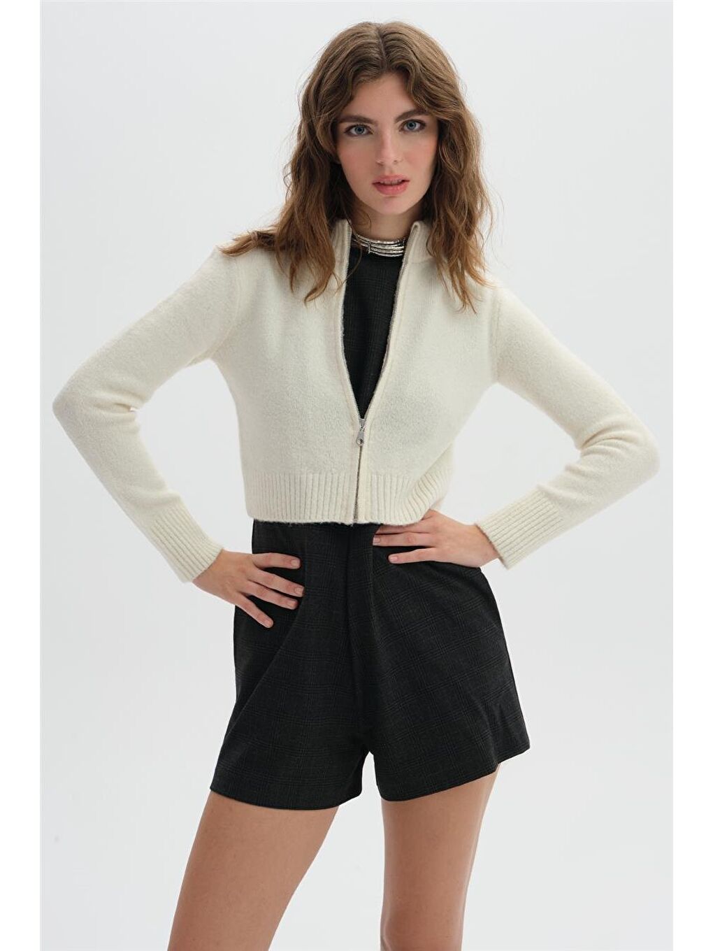 Ekru Fermuarlı Crop Triko Hırka