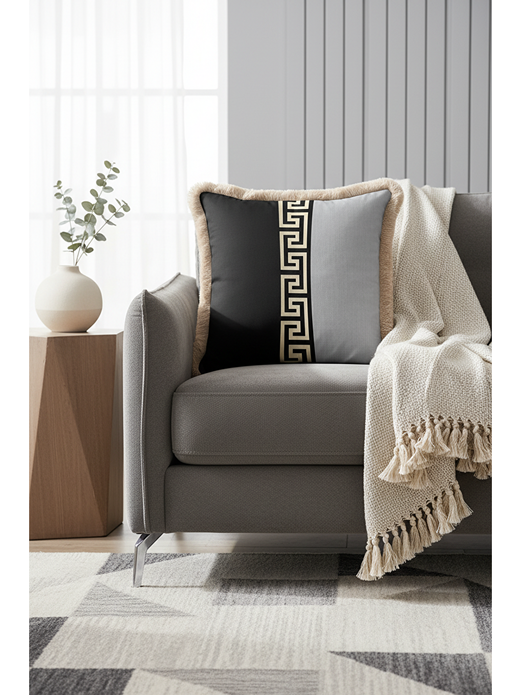 Karışık Yunan Geometrik Motifli Saçaklı Yastık Kılıfı - Lüks Modern Gri Siyah Gold Püsküllü Kırlent Kılıfı