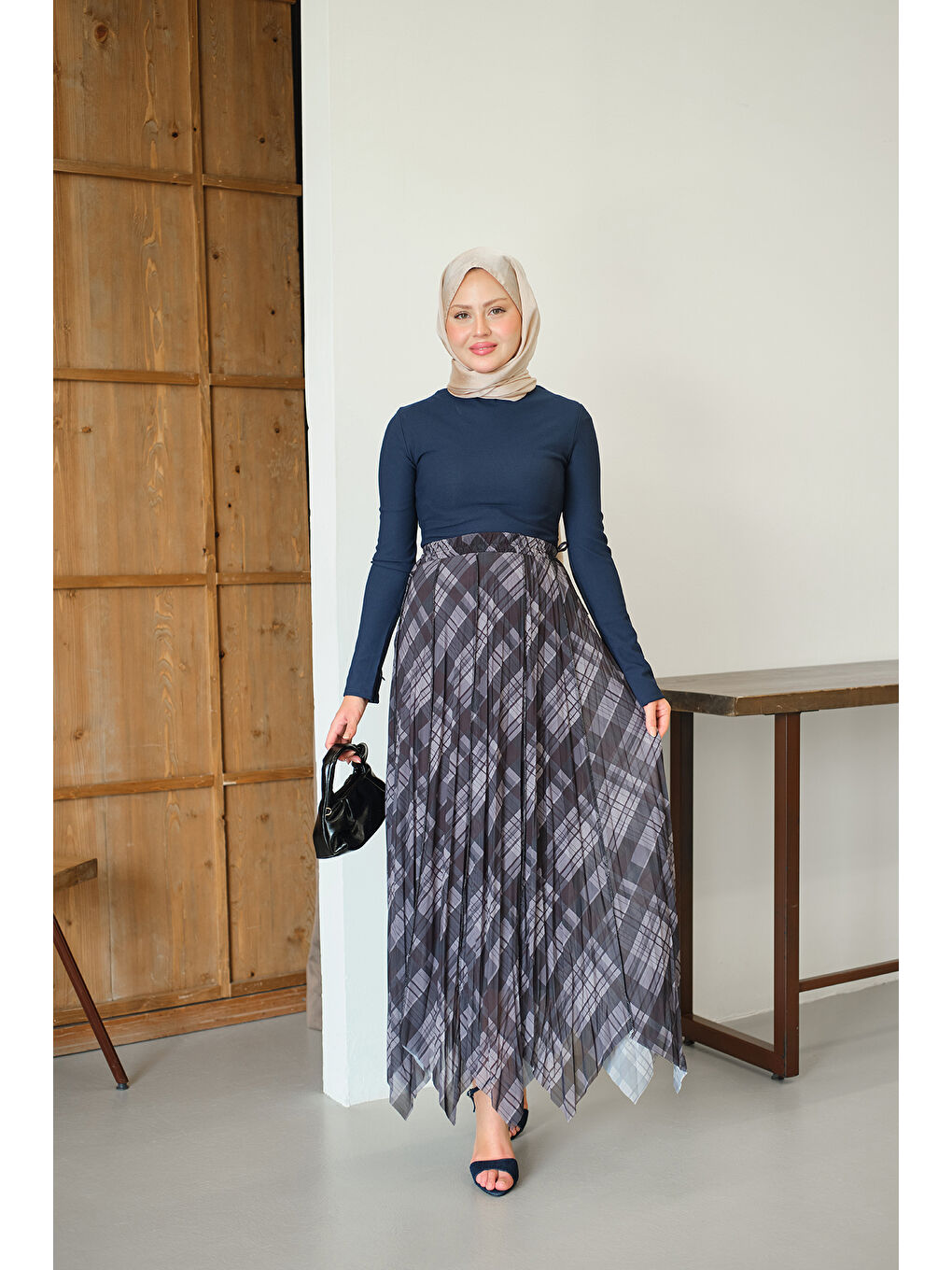 Kadın Ekose Desen Dikiş İzli Yandan Bağcık Detaylı Şifon Etek Antrasit