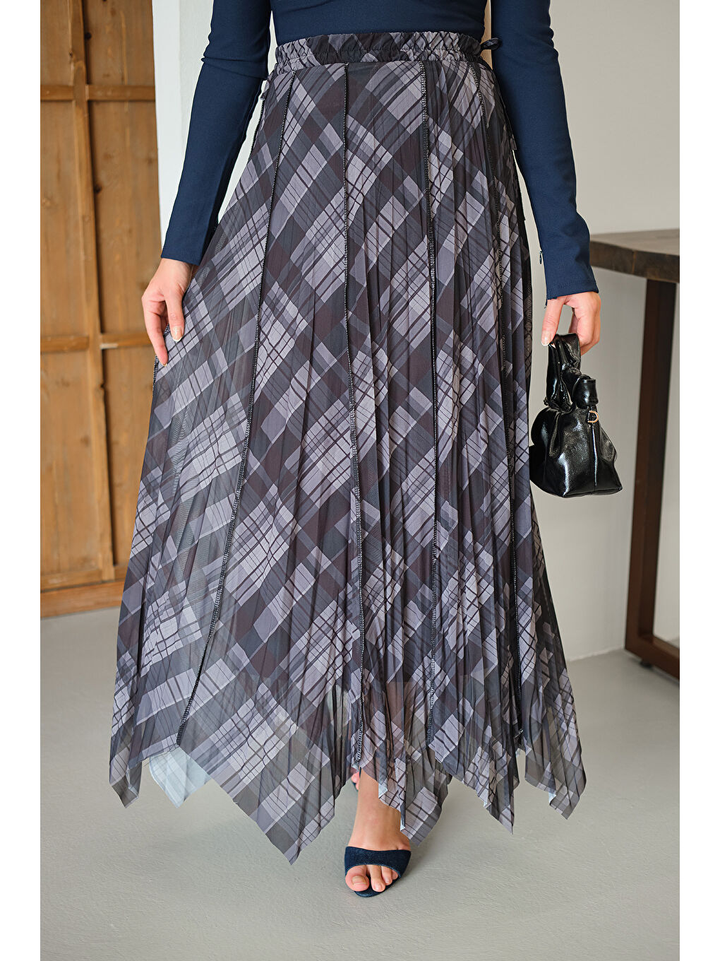 Kadın Ekose Desen Dikiş İzli Yandan Bağcık Detaylı Şifon Etek Antrasit-2