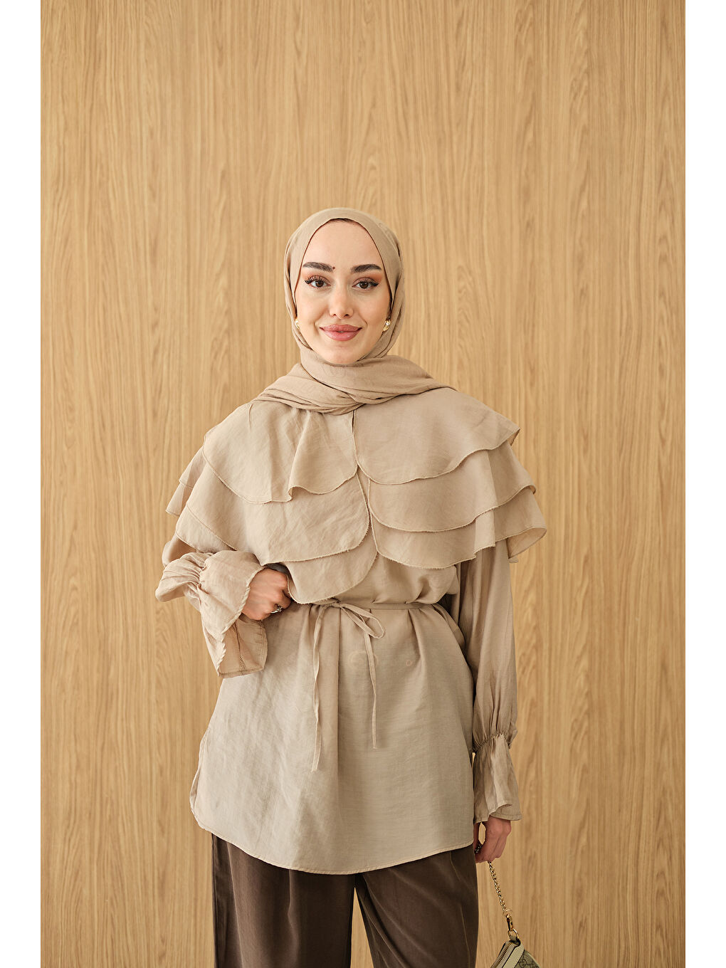 Ekru Kadın Geniş Katlı Yaka Bel Bağlamalı Tunik Krem-2