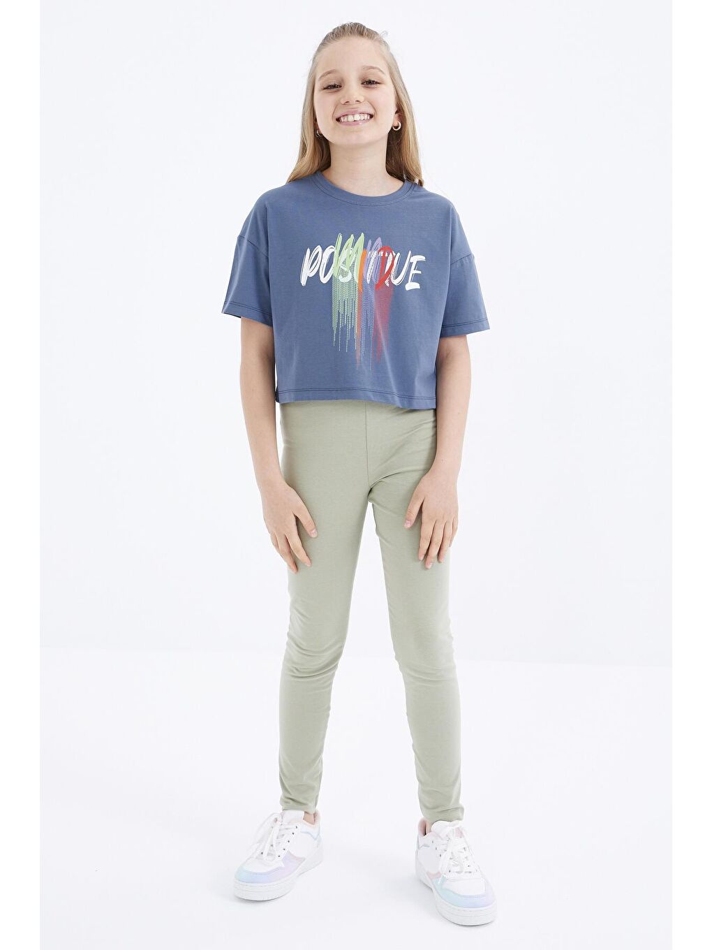 TOMMYLIFE Petrol Renkli Yazı Baskılı O Yaka Oversize Düşük Omuz Kız Çocuk Crop T-Shirt  - 75036