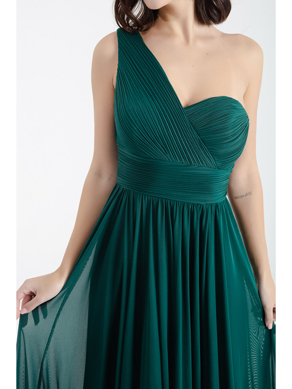 Kadın Zümrüt Yeşili Tek Omuz Yırtmaçlı Uzun Abiye Elbise-3