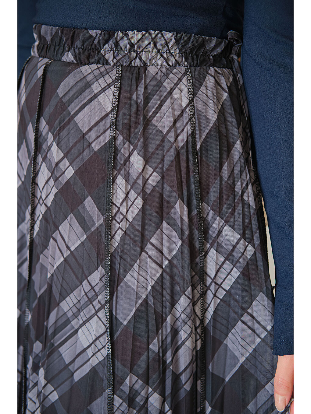 Kadın Ekose Desen Dikiş İzli Yandan Bağcık Detaylı Şifon Etek Antrasit-4