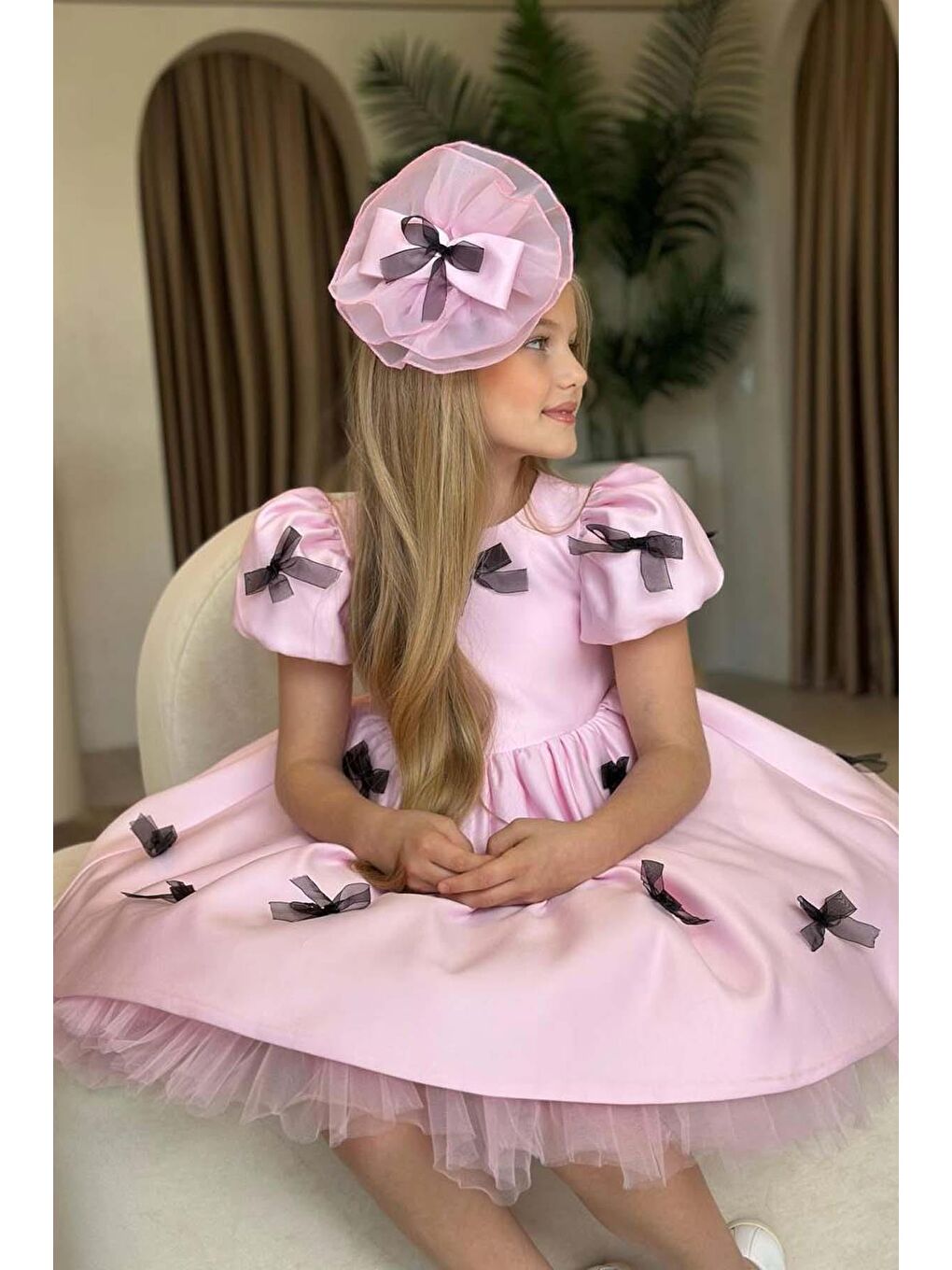 Pembe Kız Çocuk Balon Kollu Üzeri Kurdela Detaylı İçi Astarlı Saten Pudra Abiye-1