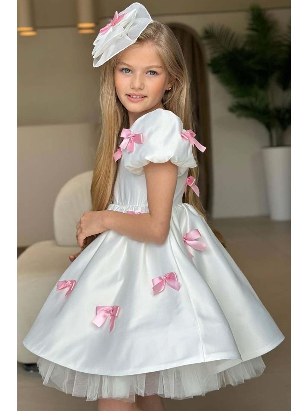 Beyaz Kız Çocuk Balon Kollu Üzeri Pembe Kurdela Detaylı İçi Astarlı Saten Abiye-1