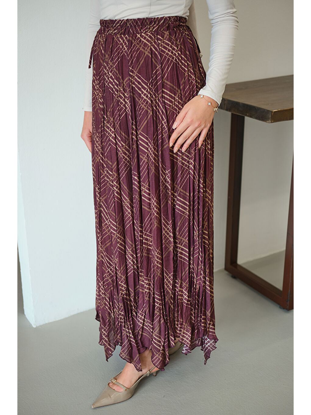 Kadın Ekose Desen Dikiş İzli Yandan Bağcık Detaylı Şifon Etek Mürdüm-1