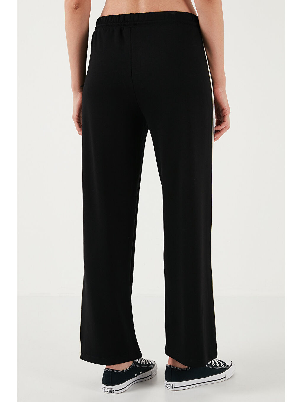 Siyah Şeritli Standat Fit Normal Bel Geniş Paça Eşofman Altı 5866133-5