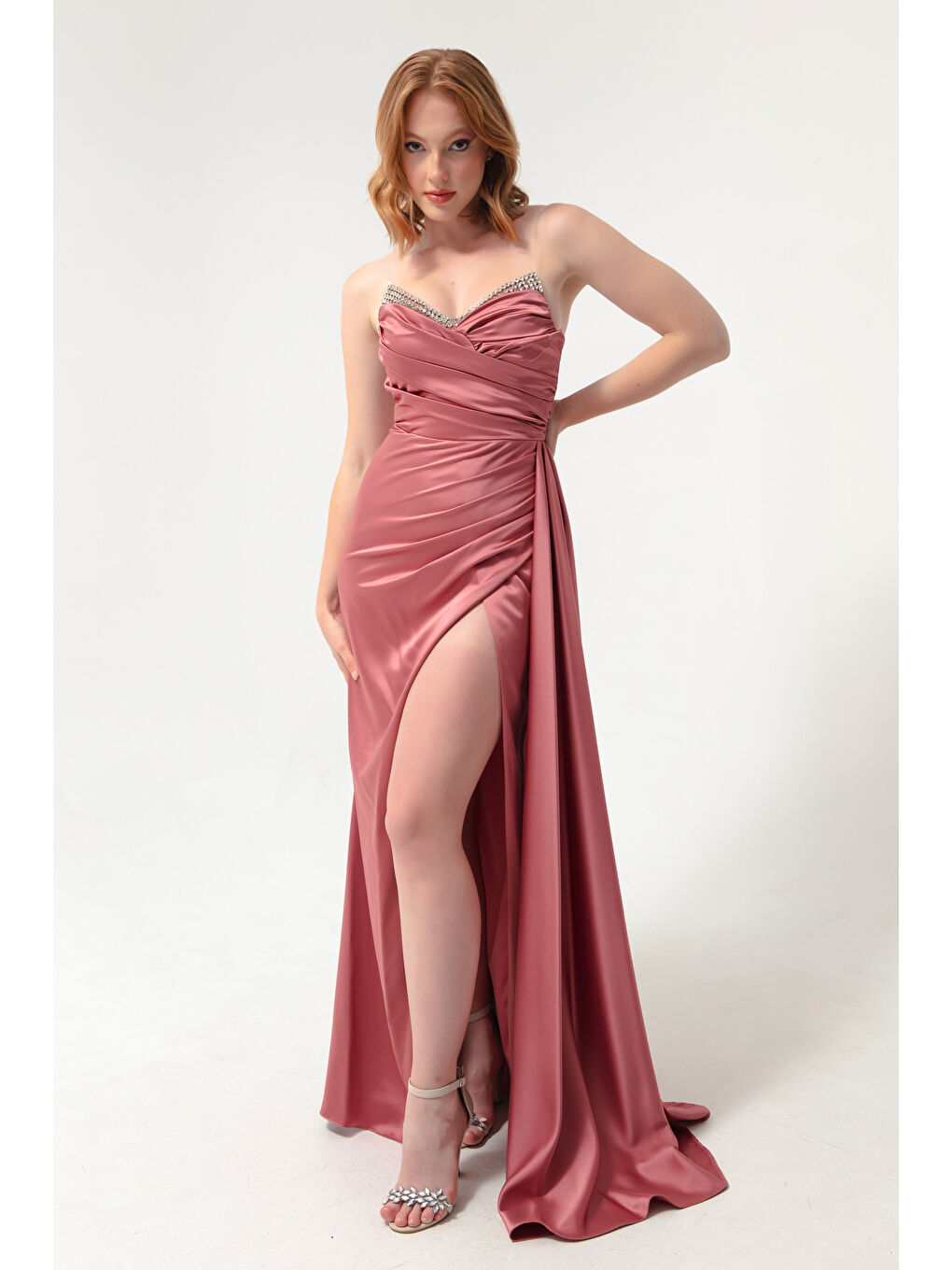 Pembe Kadın Somon Göğüs Taşlı Uzun Abiye Elbise-1