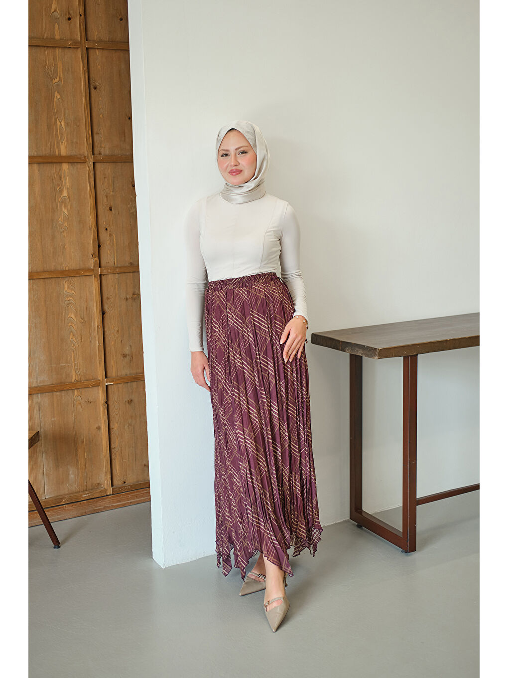 Kadın Ekose Desen Dikiş İzli Yandan Bağcık Detaylı Şifon Etek Mürdüm-3