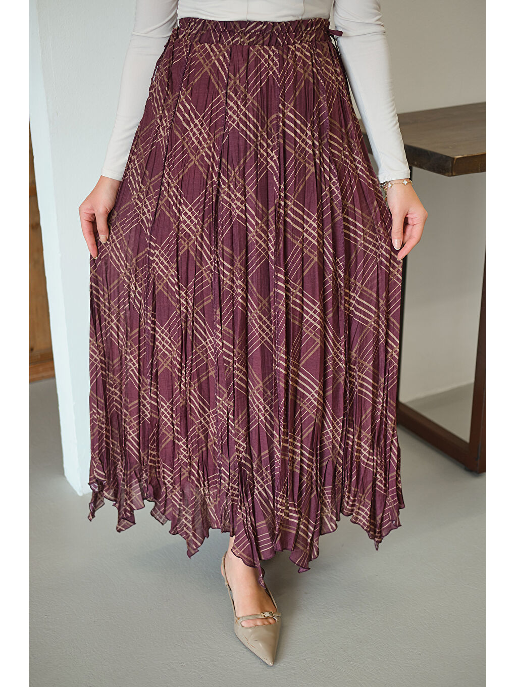 Kadın Ekose Desen Dikiş İzli Yandan Bağcık Detaylı Şifon Etek Mürdüm-4