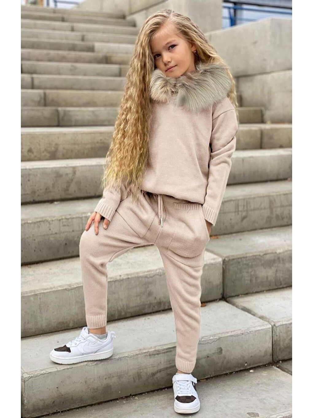 Kız Çocuk Yakası Çıkarılabilir Kürklü Kazak Çift Cepli Triko Ekru Alt Üst Takım-1