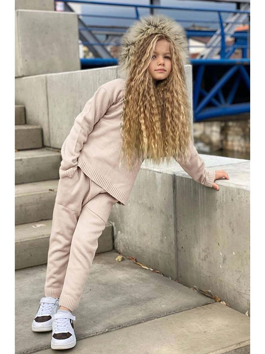 Kız Çocuk Yakası Çıkarılabilir Kürklü Kazak Çift Cepli Triko Ekru Alt Üst Takım-2