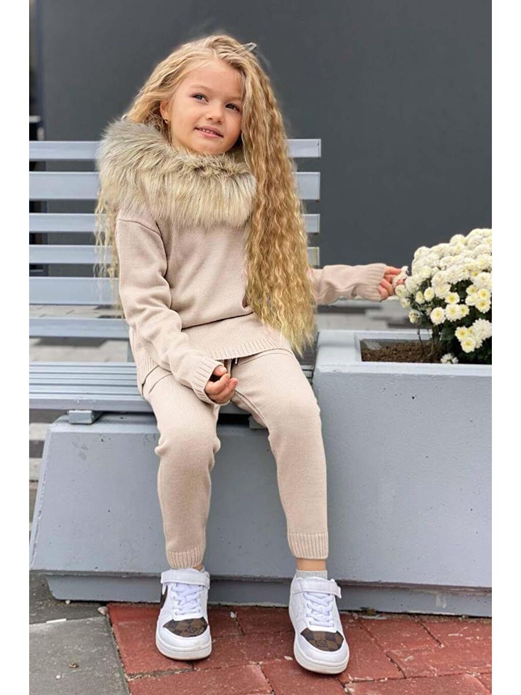Kız Çocuk Yakası Çıkarılabilir Kürklü Kazak Çift Cepli Triko Ekru Alt Üst Takım-3