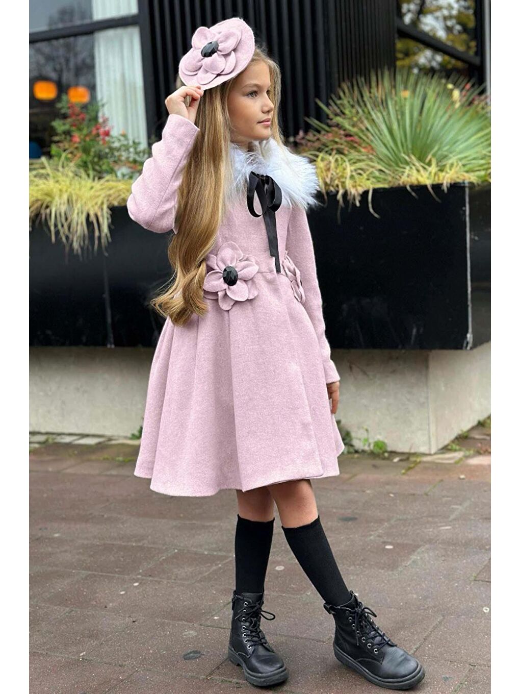 Pembe Kız Çocuk Kürk Yakalı Önü Çiçek Ve Elmas Taş Detaylı Pudra Kaşe-1