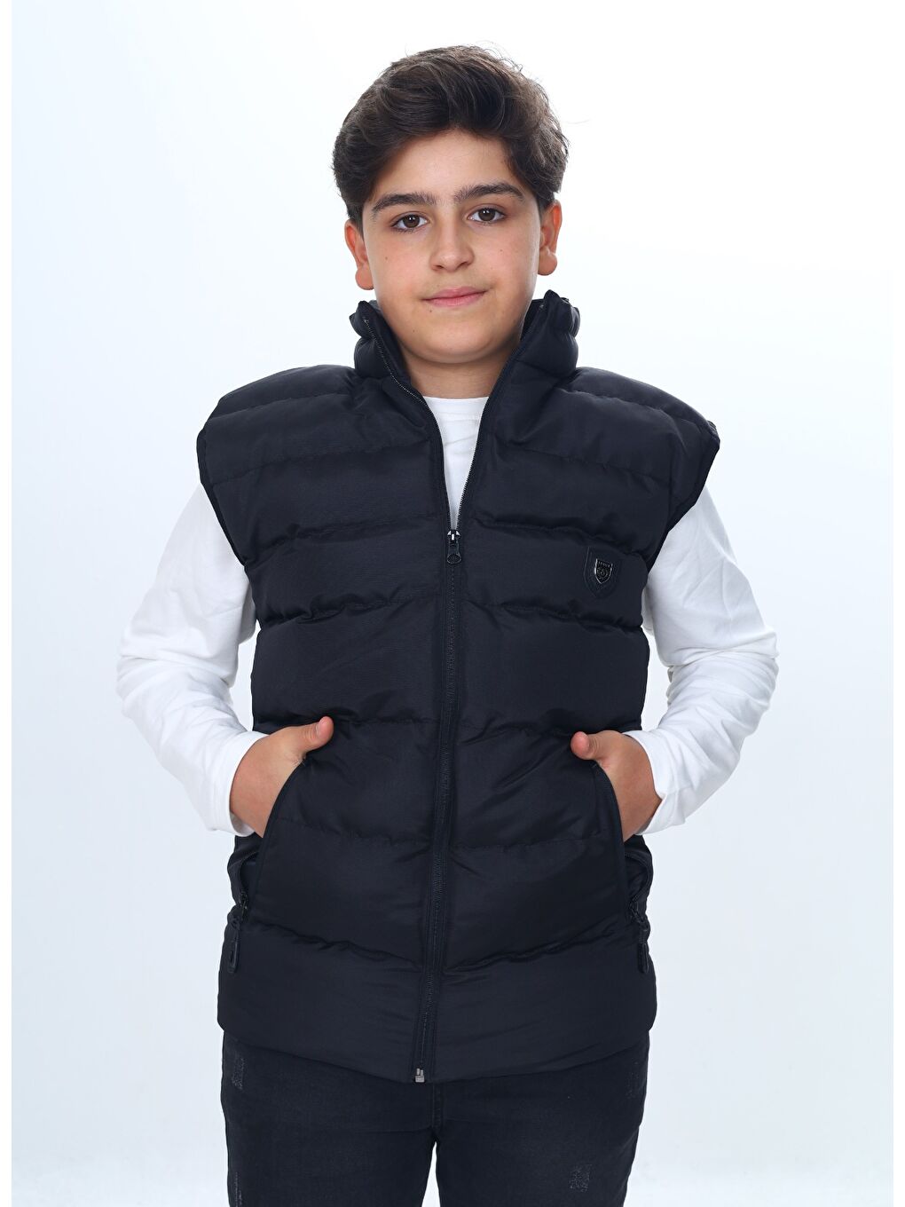 Siyah Erkek Çocuk Göğsü Armalı Şişme Yelek-1