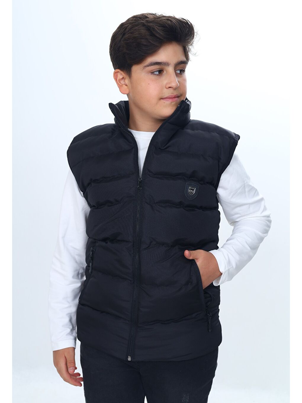 Siyah Erkek Çocuk Göğsü Armalı Şişme Yelek-2
