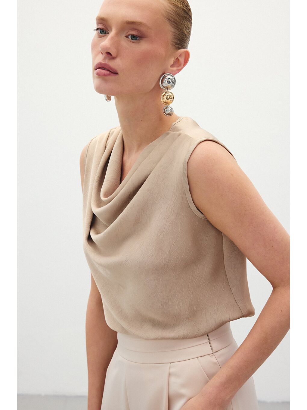 Bej Degaje Yaka Saten Bluz - Vizon-3