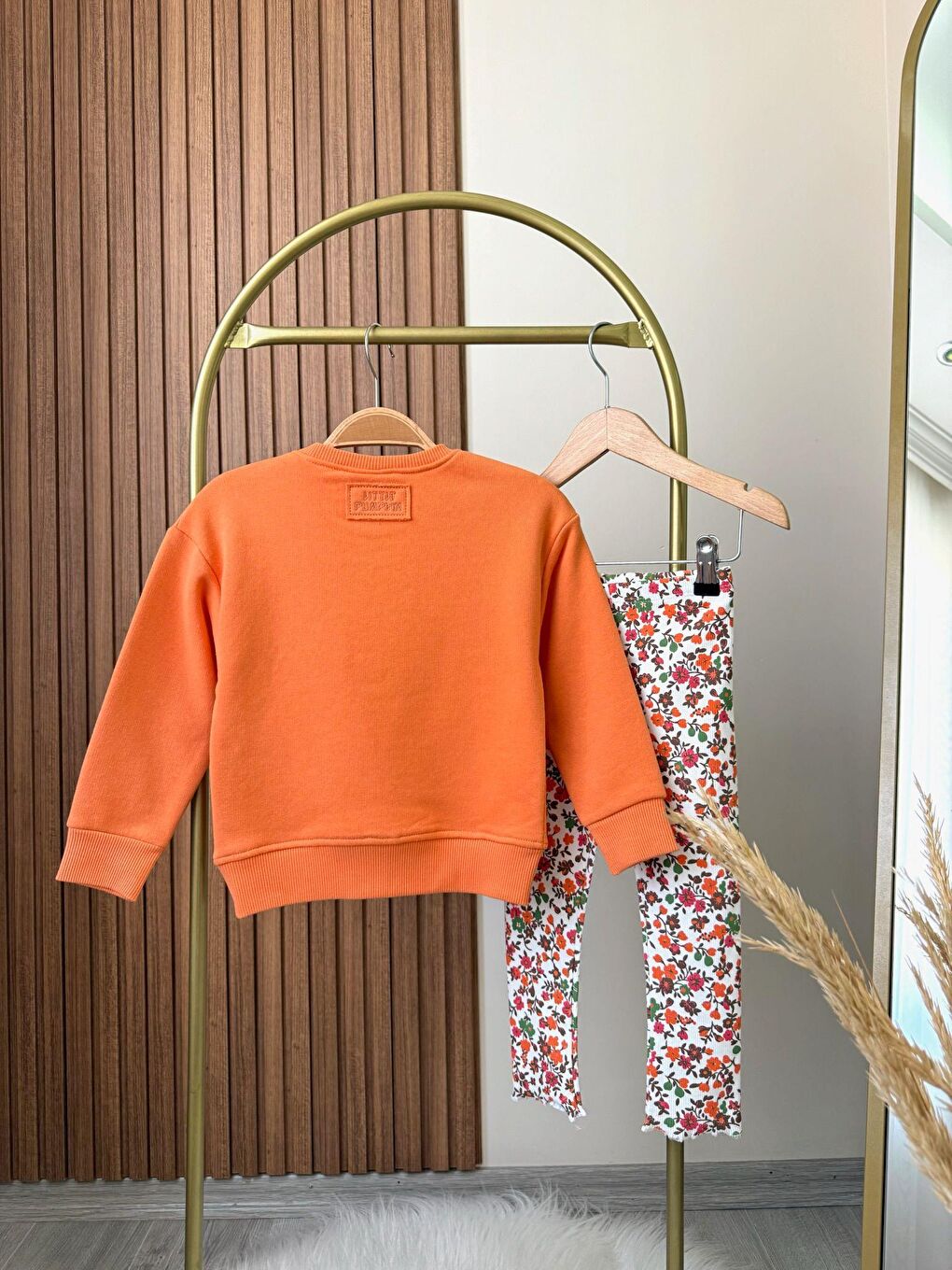 Karışık Kız Çocuk Pamuklu Turuncu Meyve Baskılı Sweatshirt Ve Çiçek Desenli Tayt Takım-4