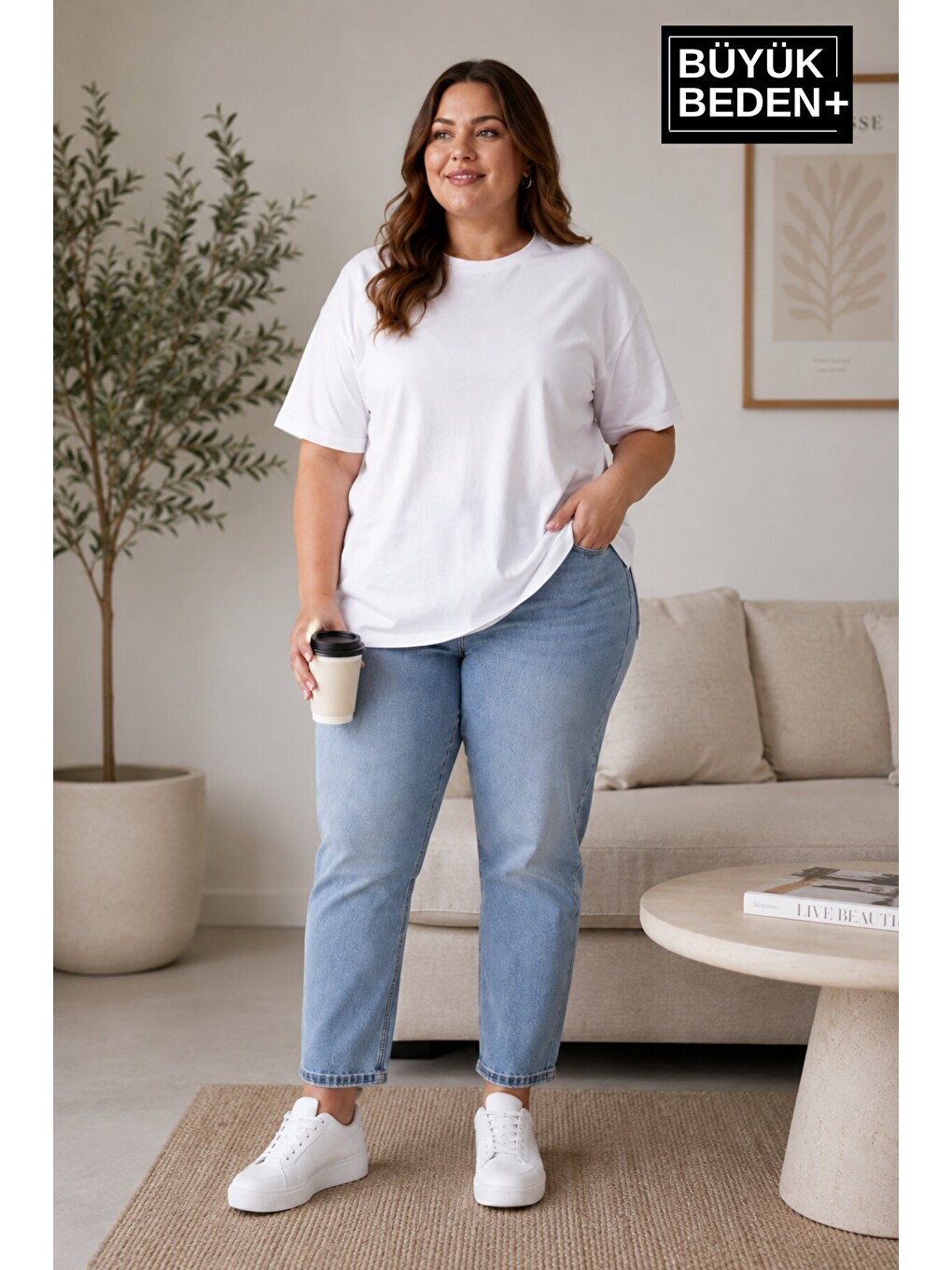 Beyaz Büyük Beden Kadın Bisiklet Yaka Yırtmaç Detaylı 3XL-6XL Tunik Tişört SPR26BTSK501