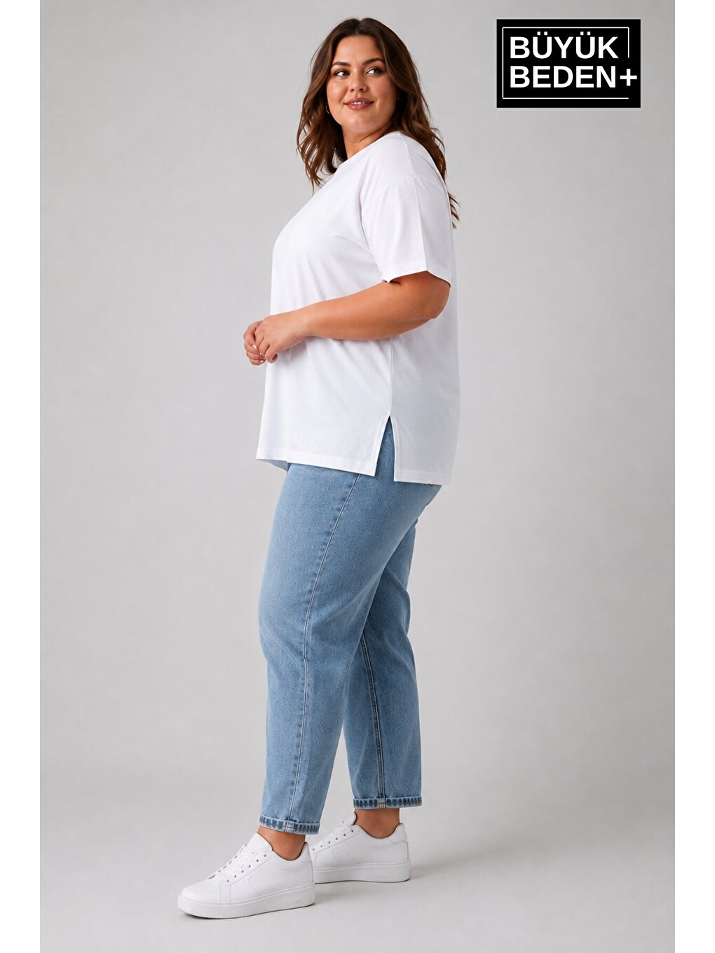 Beyaz Büyük Beden Kadın Bisiklet Yaka Yırtmaç Detaylı 3XL-6XL Tunik Tişört SPR26BTSK501-2