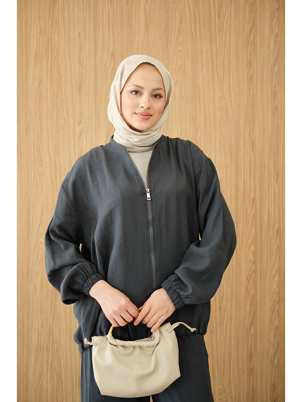 Gri Kadın Yanları Dikiş Detay Fermuarlı Takım Füme-2