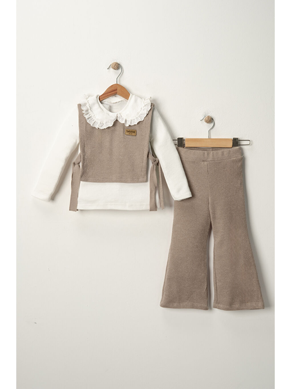 Kahverengi Kız Çocuk Bluzlu Süveterli Pantolonlu Üçlü Takım TKM.1004