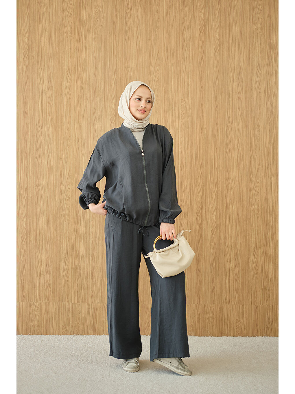Gri Kadın Yanları Dikiş Detay Fermuarlı Takım Füme-3