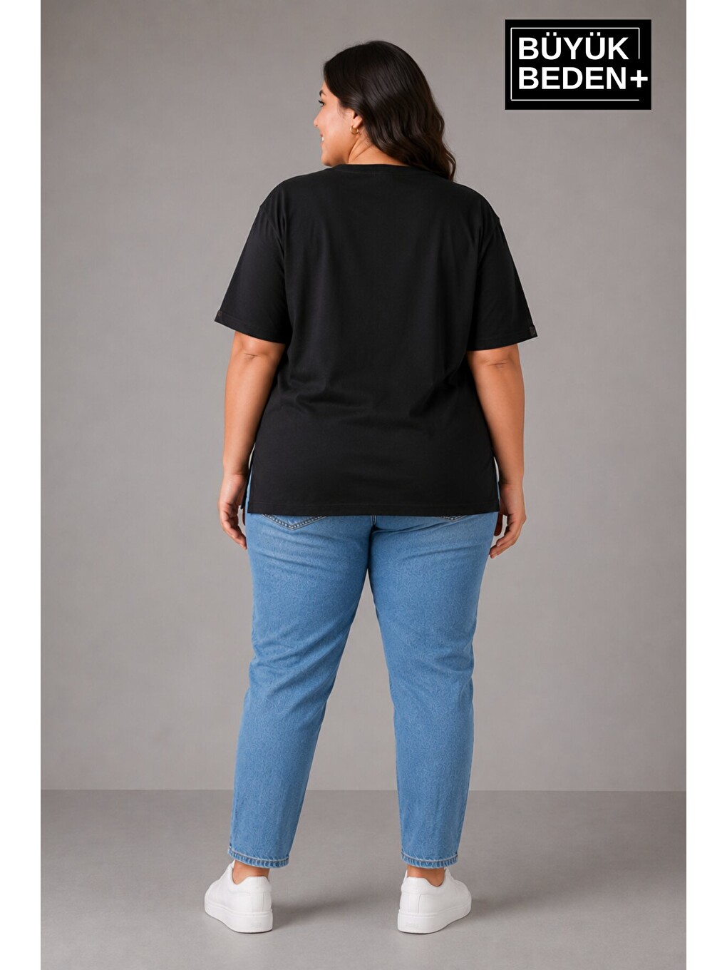 Siyah Büyük Beden Kadın Bisiklet Yaka Yırtmaç Detaylı 3XL-6XL Tunik Tişört SPR26BTSK501-3