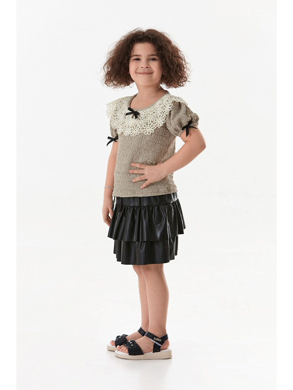 Bej Fiyonk Ve Dantel Detaylı Bebe Yaka Kız Çocuk Bluz-4