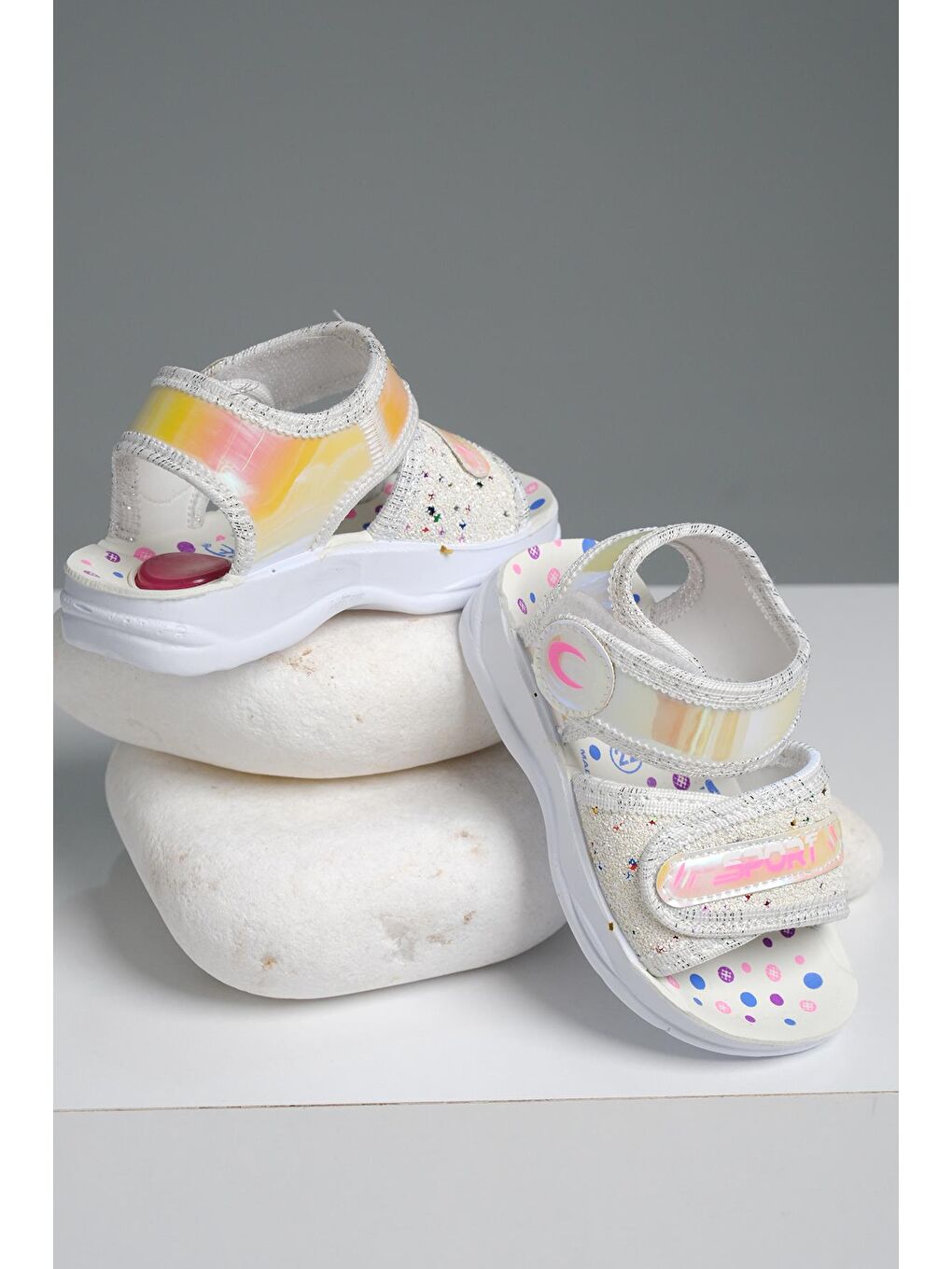 Beyaz Yum Hologram Desenli Cırtlı Kız Bebek Sandalet-3