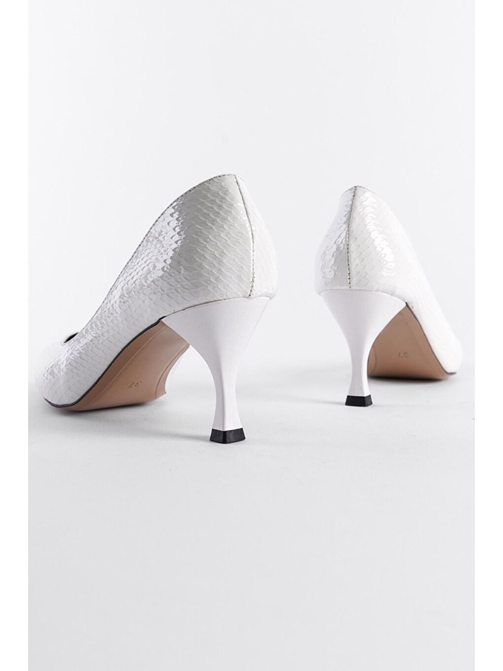 Beyaz Orta Topuklu Stiletto-2