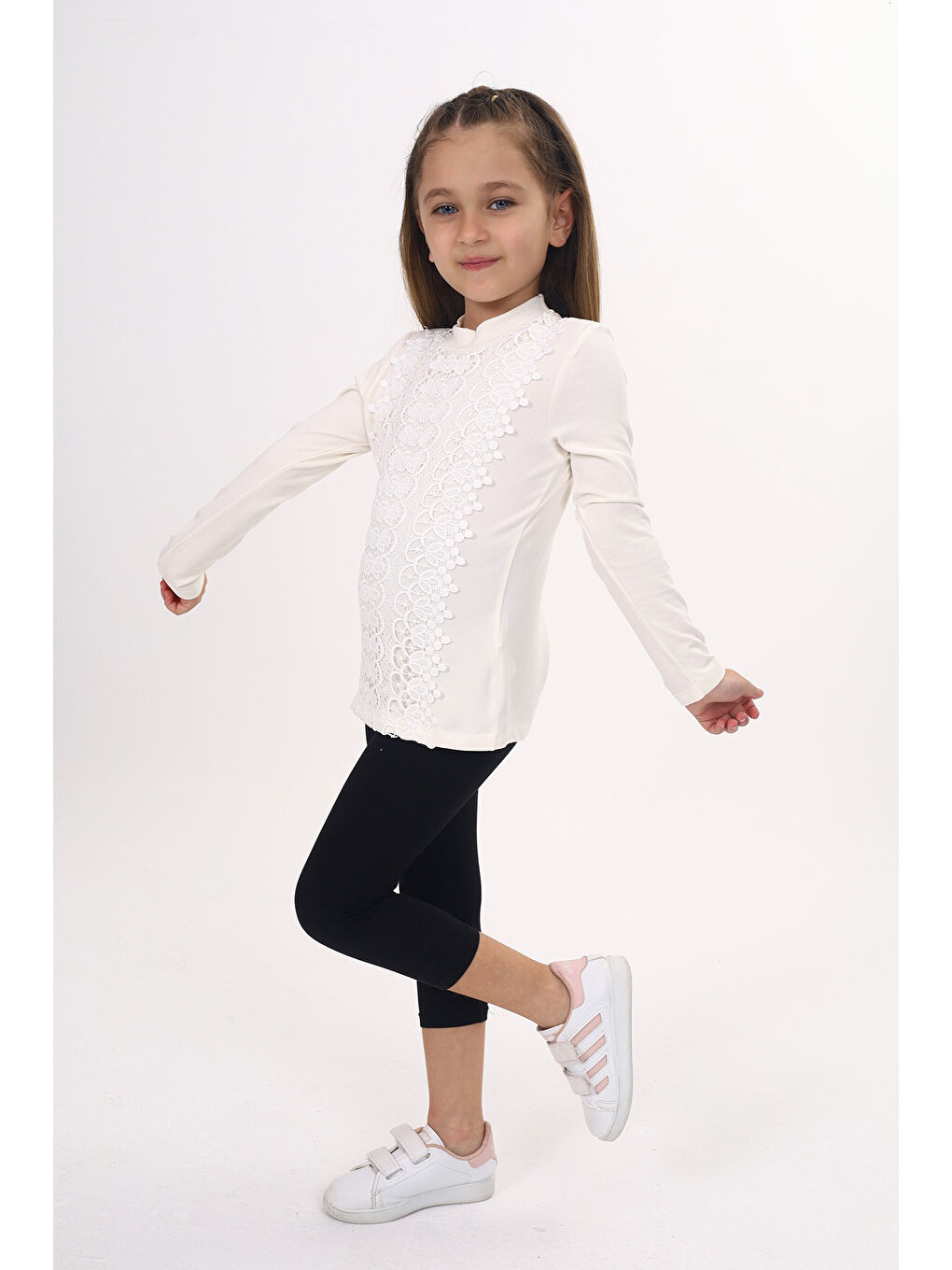 Ekru Kız Çocuk Önü Dantelli Okul Tişört