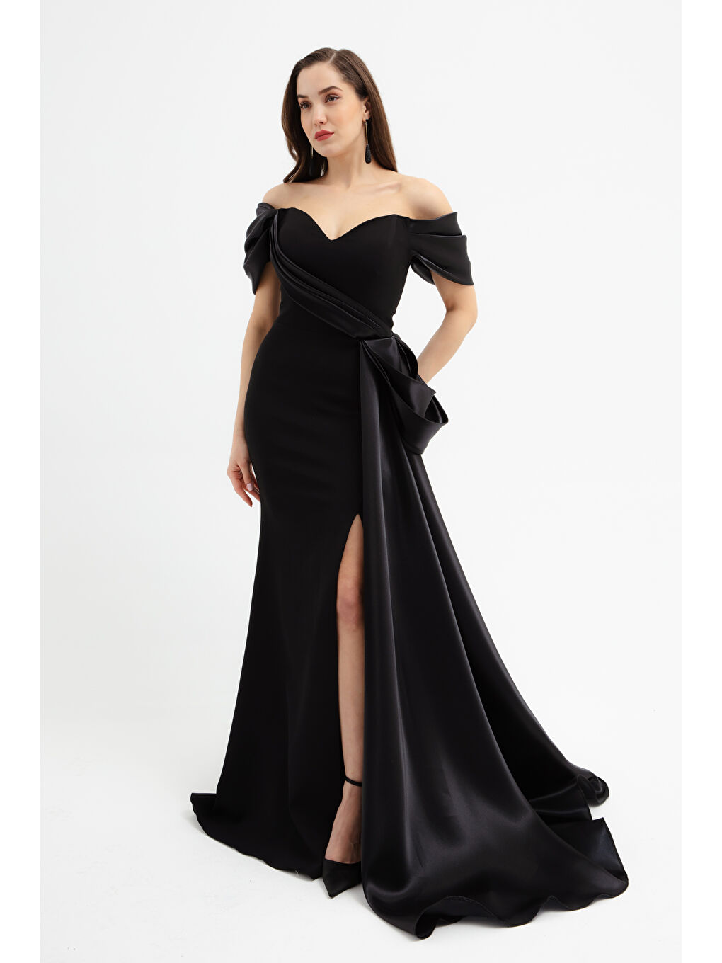 Kadın Siyah Kayık Yaka Kuyruklu Uzun Abiye Elbise-1