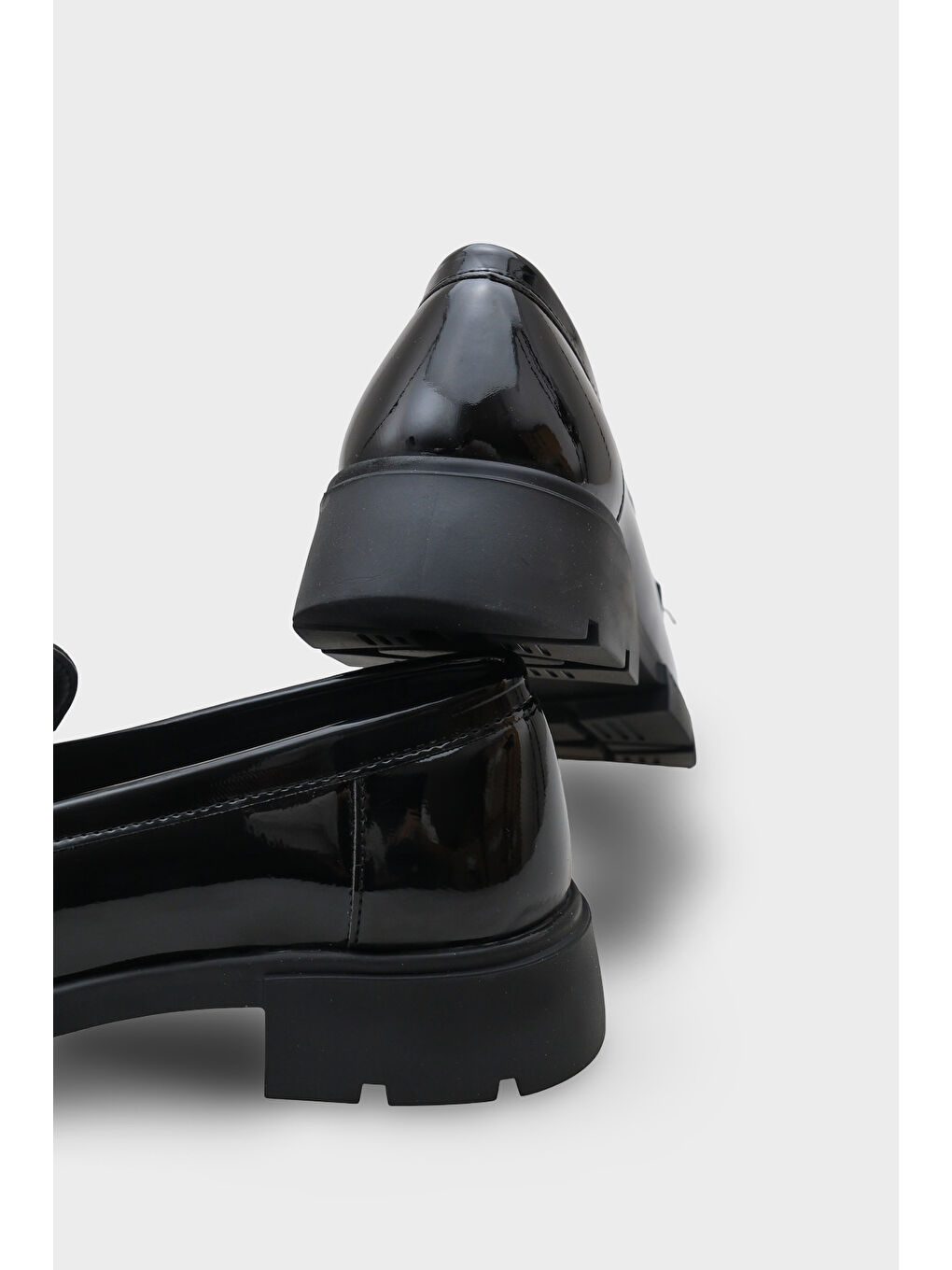 Siyah Elga Trak Tabanlı Püsküllü Kadın Loafer-3