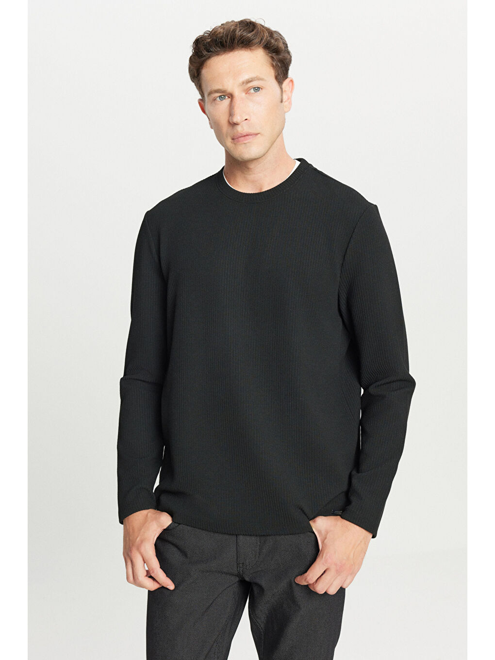 Erkek Siyah Slim Fit Dar Kesim Bisiklet Yaka Jakarlı Uzun Kollu Tişört