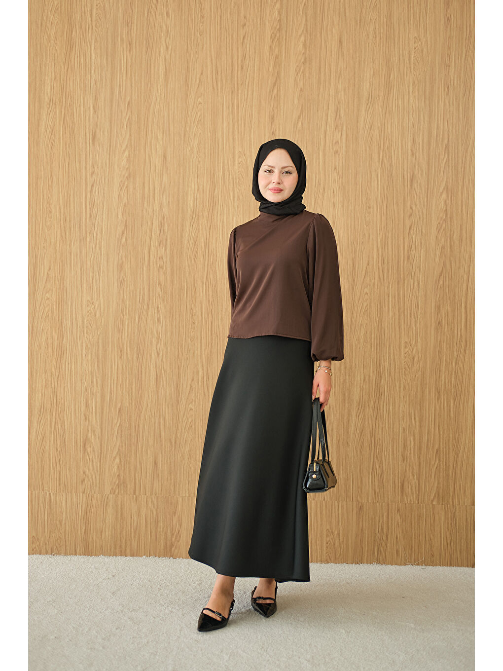 Kadın Dik Yakalı Ve Balon Kol Bluz Kahverengi-2