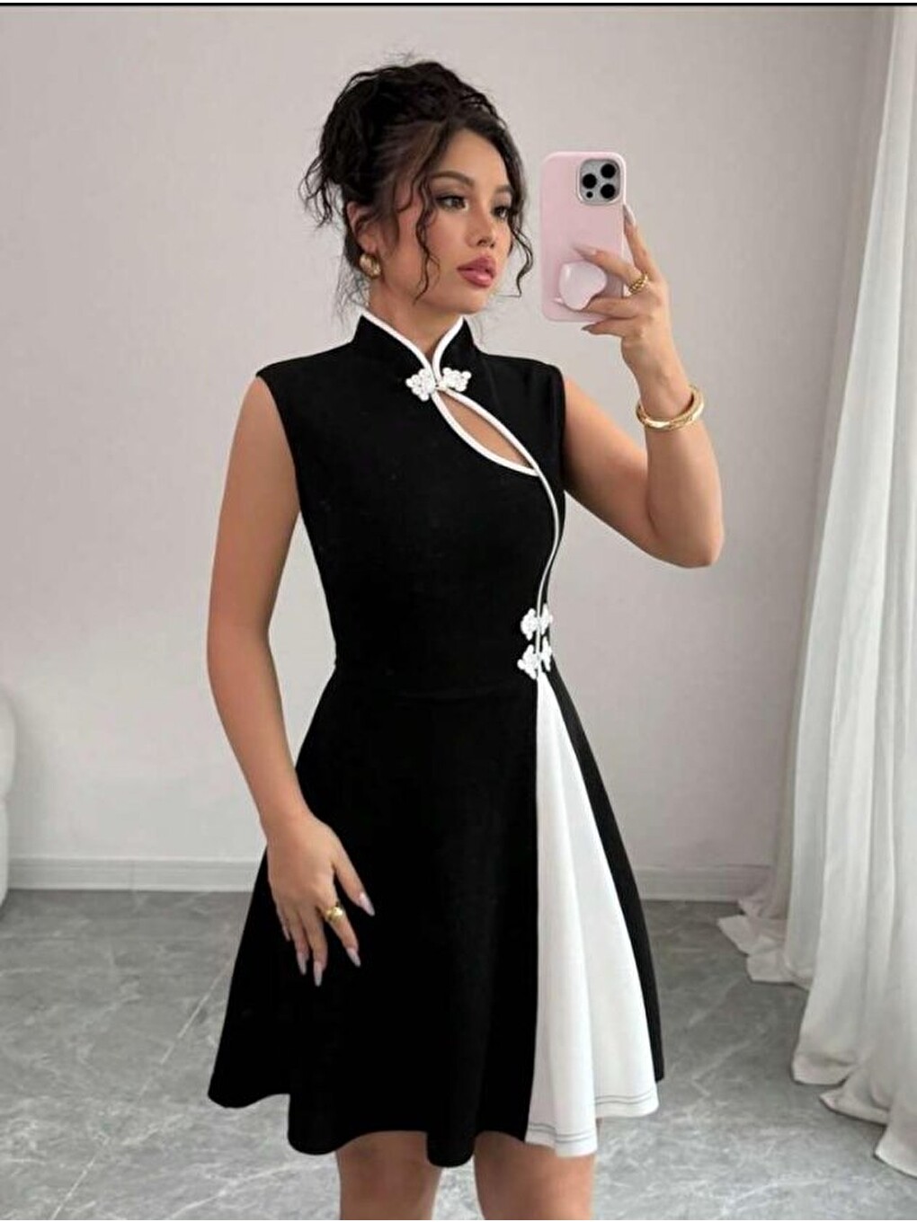 Siyah Kadın Yarım Balıkçı Yaka Pencere Dekolte Ve çift Renk Detay Mini Elbise-4