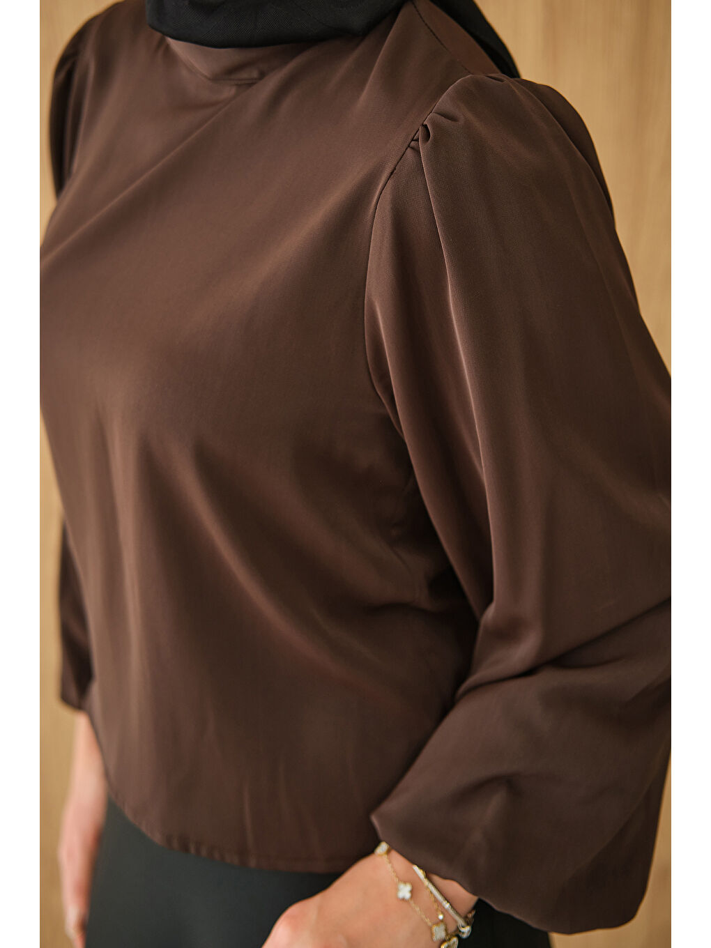 Kadın Dik Yakalı Ve Balon Kol Bluz Kahverengi-4