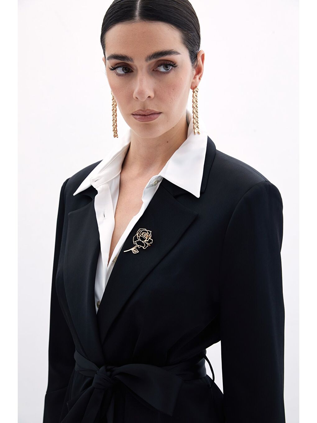 Broşlu Uzun Ceket - Siyah-4