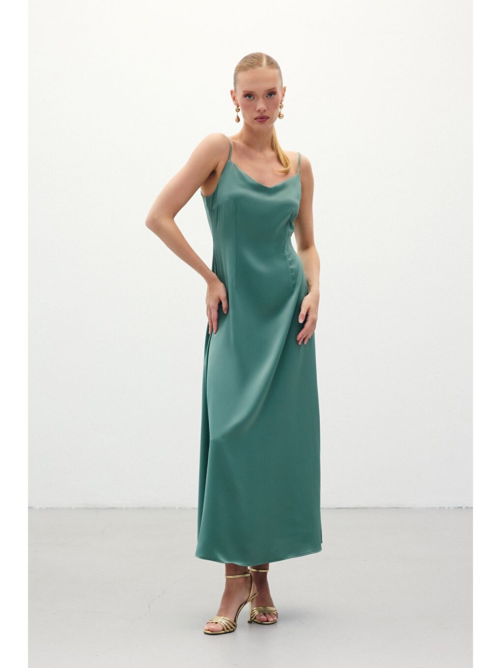 Yeşil Askılı Uzun Saten Elbise - Mint-1