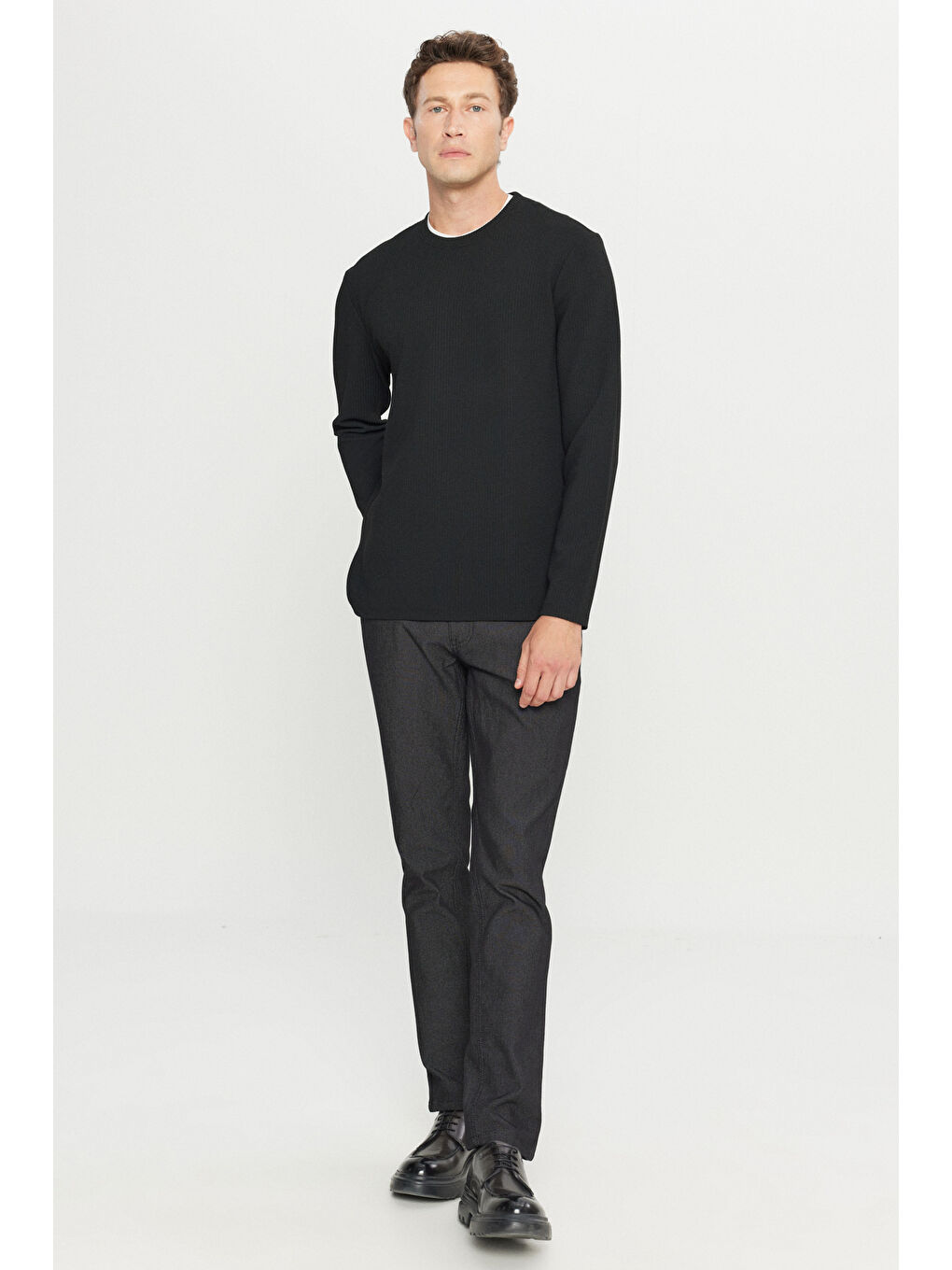 Erkek Siyah Slim Fit Dar Kesim Bisiklet Yaka Jakarlı Uzun Kollu Tişört-1