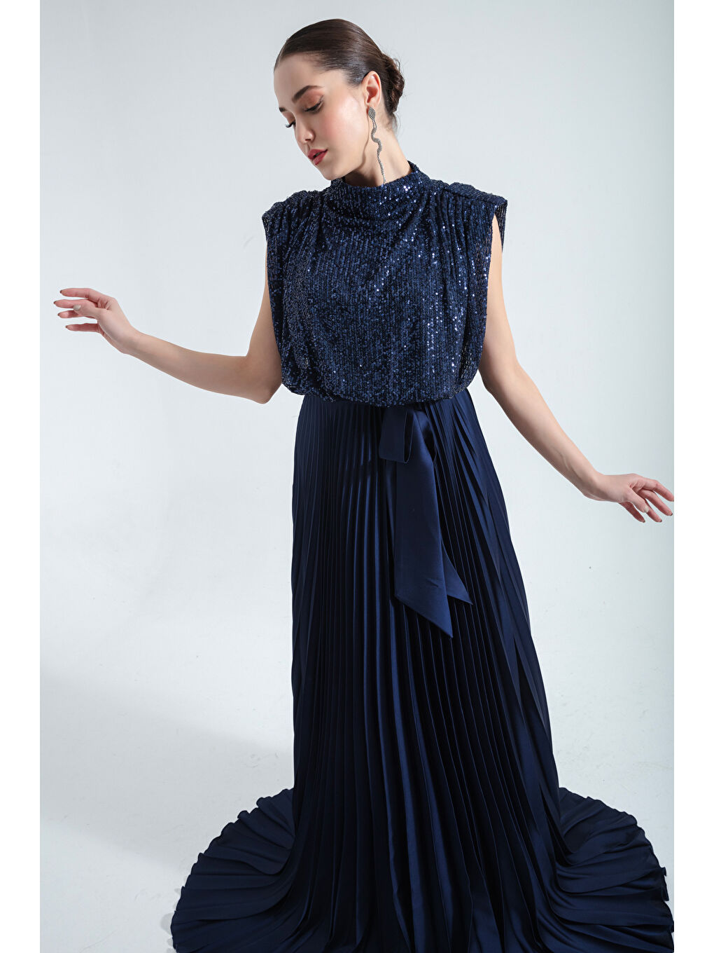 Kadın Lacivert Pul Payetli Uzun Abiye Elbise-1