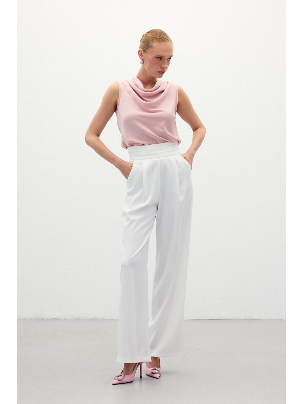 Pembe Degaje Yaka Saten Bluz - Pudra-1