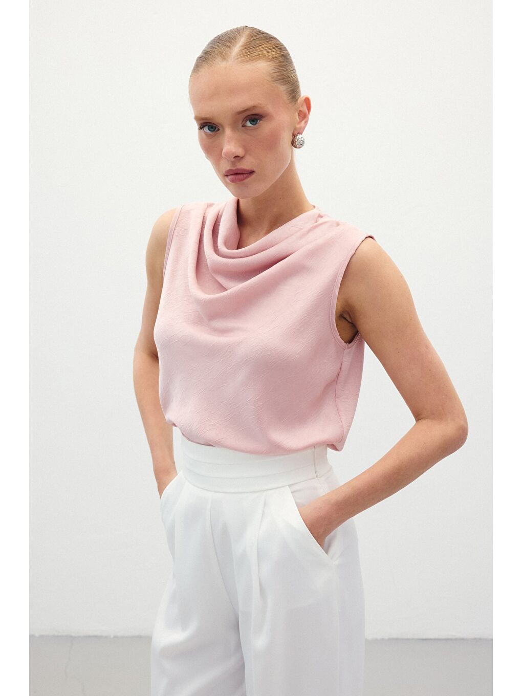 Pembe Degaje Yaka Saten Bluz - Pudra-3