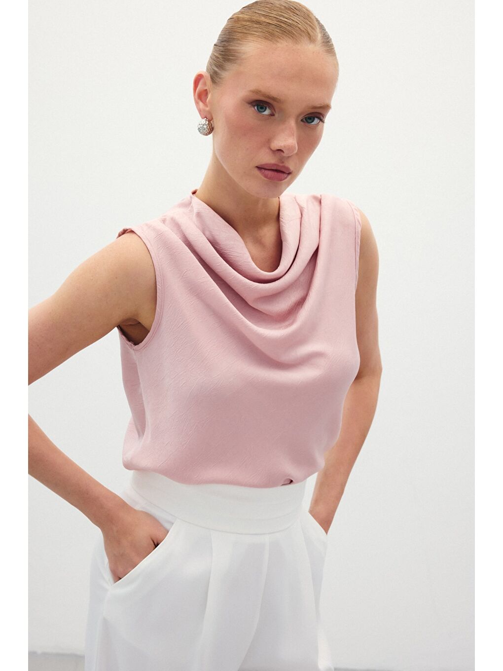 Pembe Degaje Yaka Saten Bluz - Pudra-4