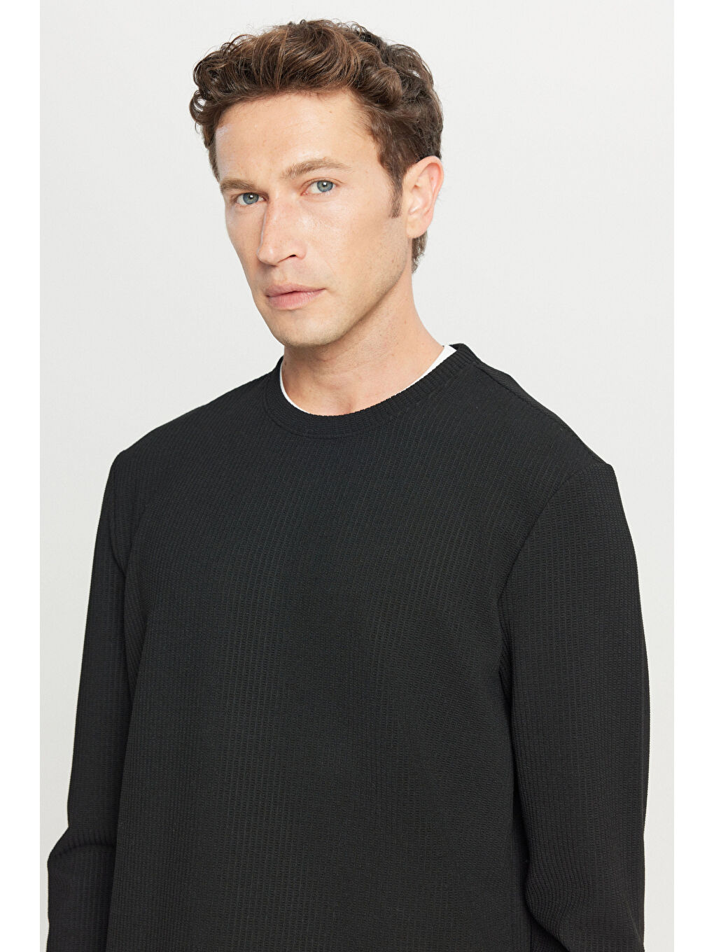 Erkek Siyah Slim Fit Dar Kesim Bisiklet Yaka Jakarlı Uzun Kollu Tişört-3