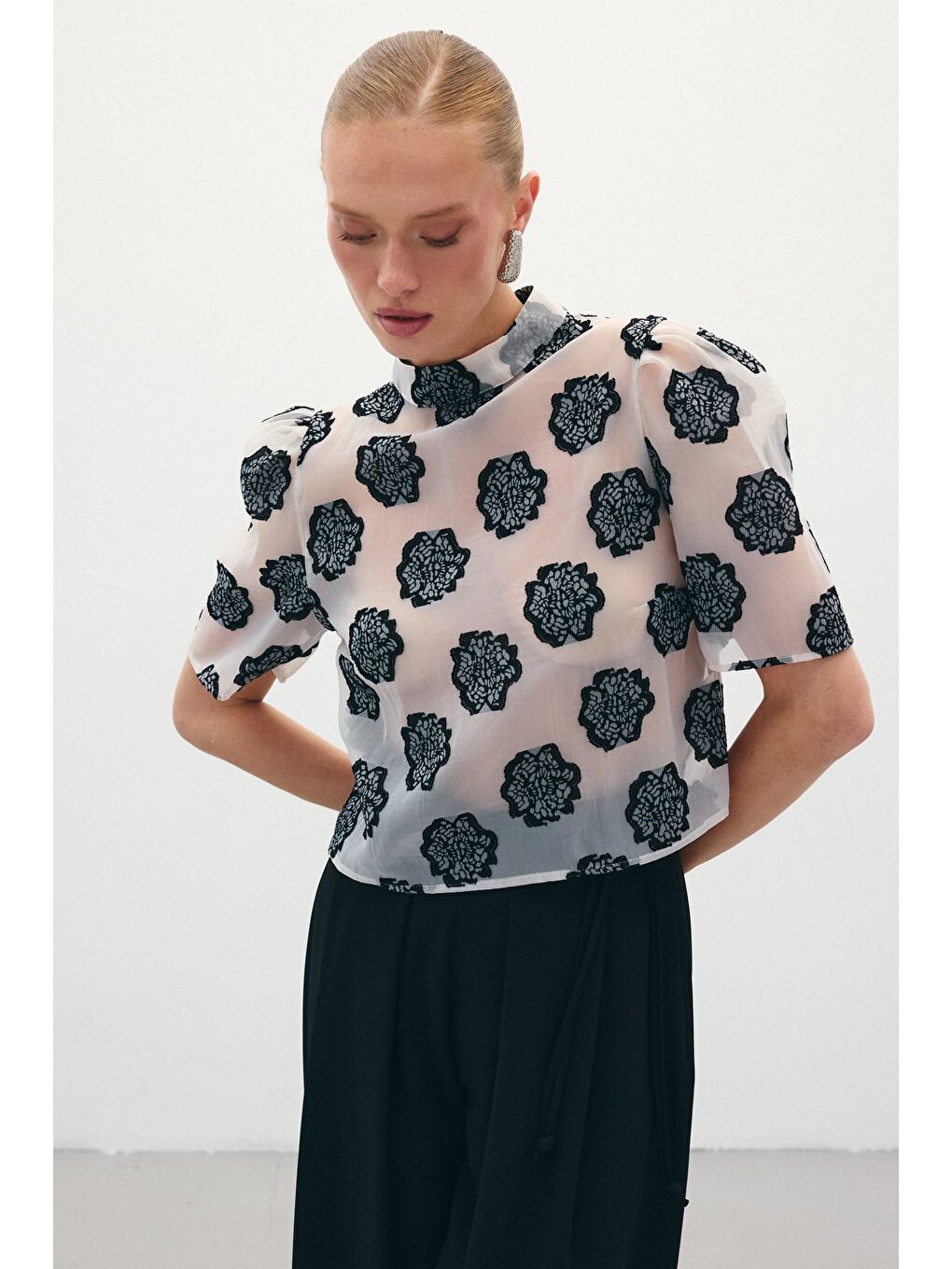 Organze Kısa Kol Bluz - Siyah-1